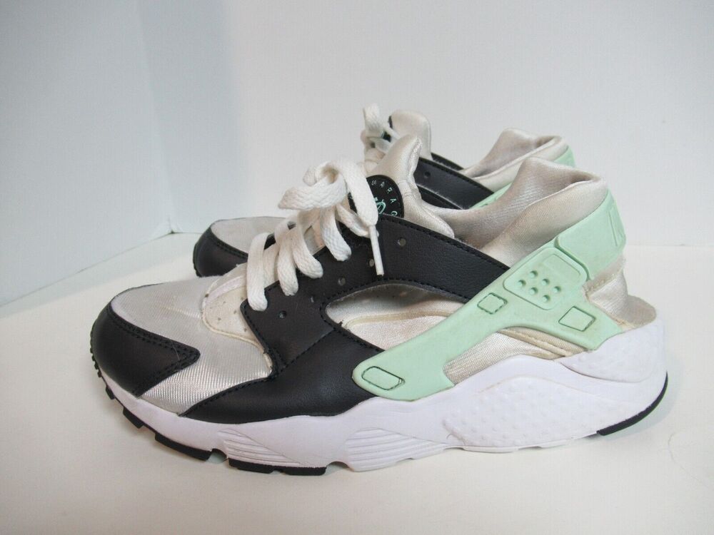 Levis Sneakers Womens Size 8.5  White Gold Running Casual Comfort Tennis Shoes